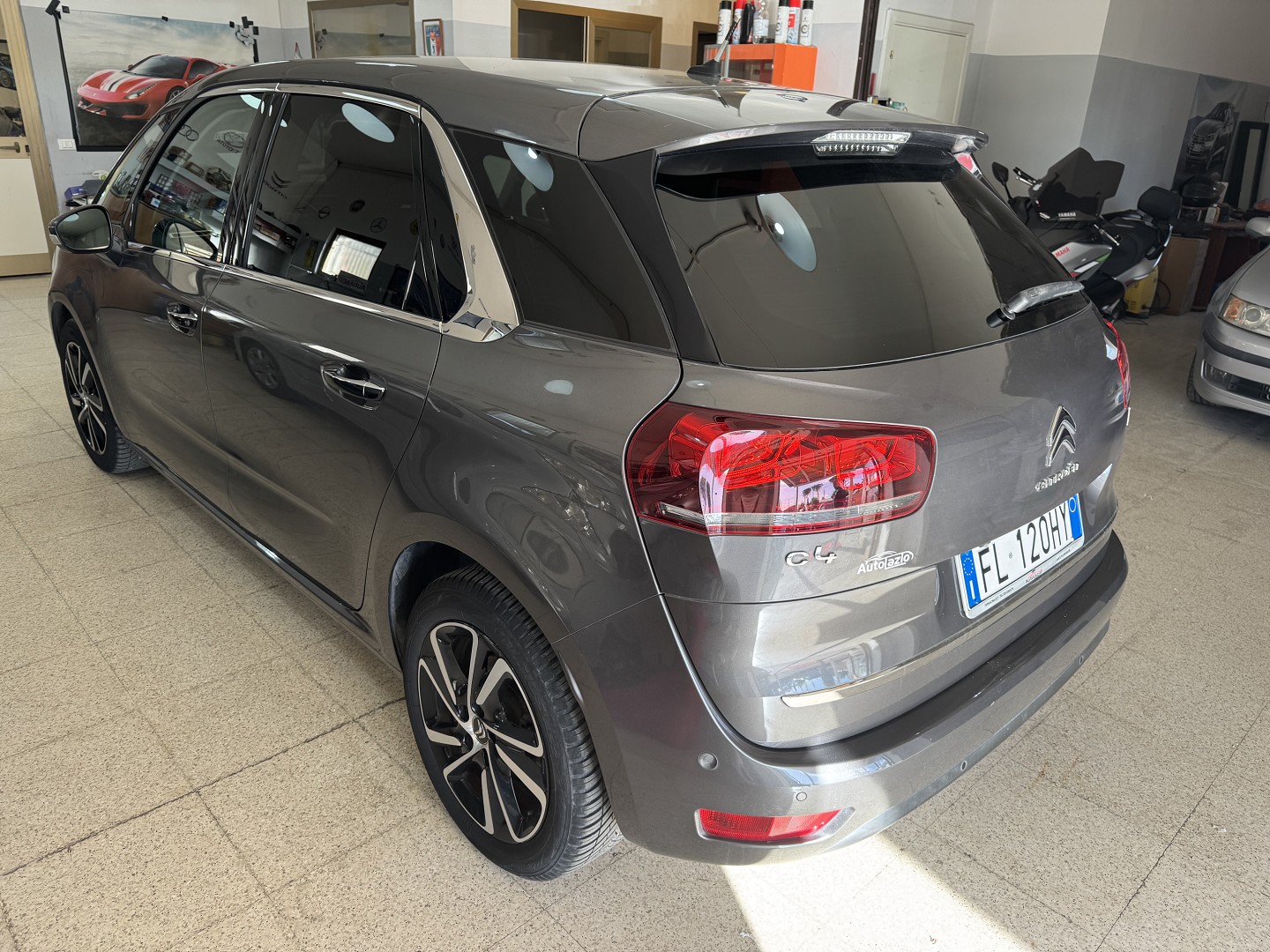 Citroen NEW C4 1.6 HDi SHINE Navigatore