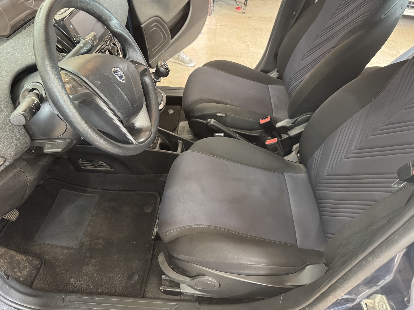 LANCIA YPSILON 1.0 HYBRID 69 cv